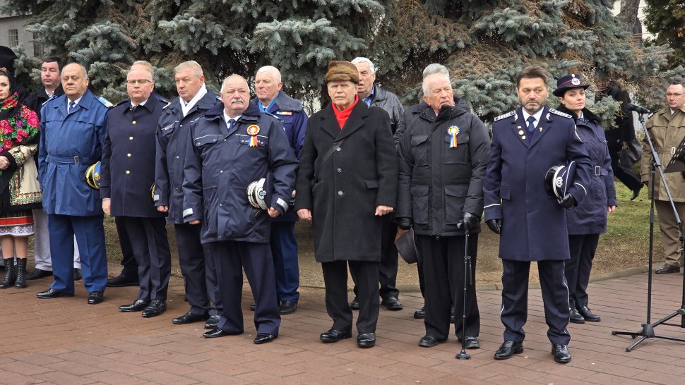 Hora Unirii, în fața statuii lui Alexandru Ioan Cuza din municipiul Suceava 7944