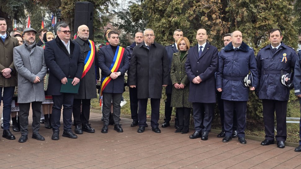 Hora Unirii, în fața statuii lui Alexandru Ioan Cuza din municipiul Suceava 7946