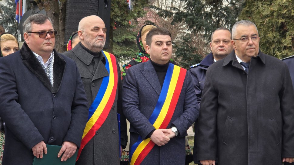 Hora Unirii, în fața statuii lui Alexandru Ioan Cuza din municipiul Suceava 7948