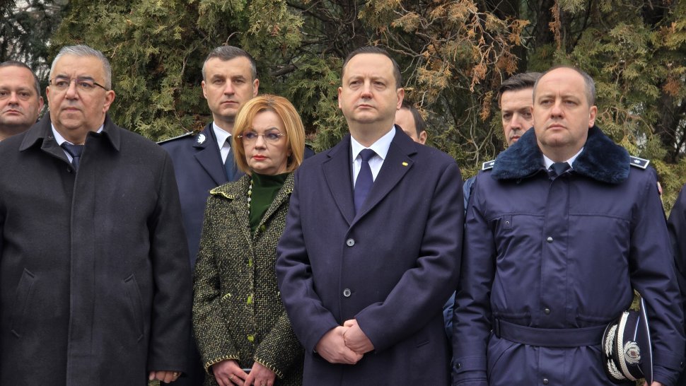 Hora Unirii, în fața statuii lui Alexandru Ioan Cuza din municipiul Suceava 7949