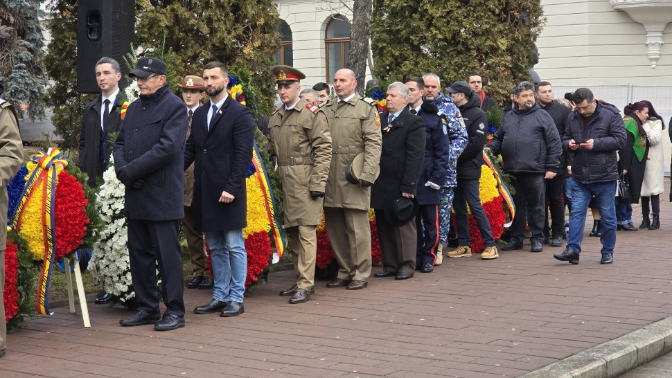 Hora Unirii, în fața statuii lui Alexandru Ioan Cuza din municipiul Suceava 7953