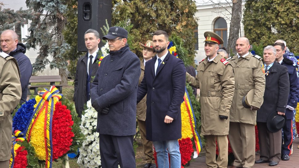 Hora Unirii, în fața statuii lui Alexandru Ioan Cuza din municipiul Suceava 7954