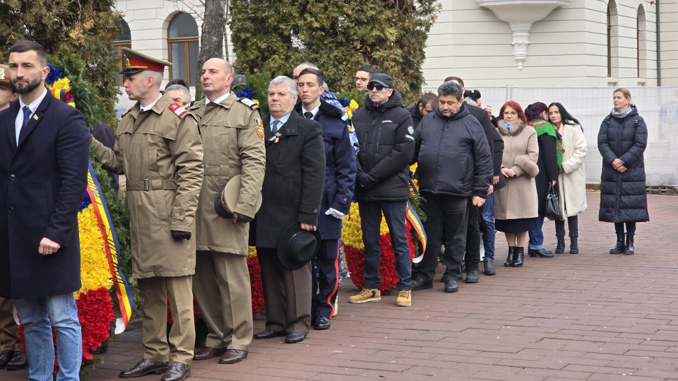 Hora Unirii, în fața statuii lui Alexandru Ioan Cuza din municipiul Suceava 7955