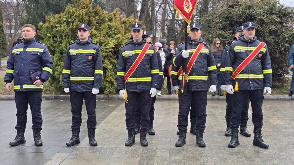 Hora Unirii, în fața statuii lui Alexandru Ioan Cuza din municipiul Suceava 7956