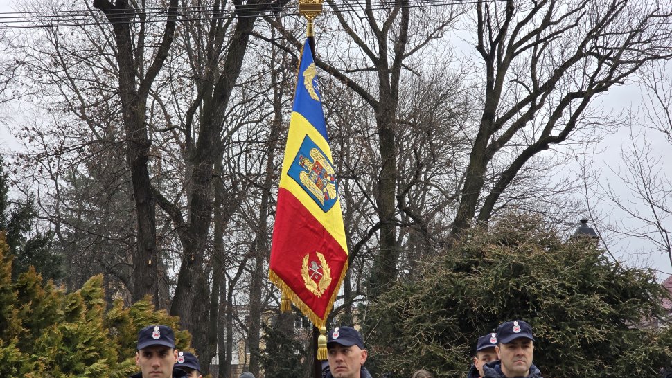 Hora Unirii, în fața statuii lui Alexandru Ioan Cuza din municipiul Suceava 7957