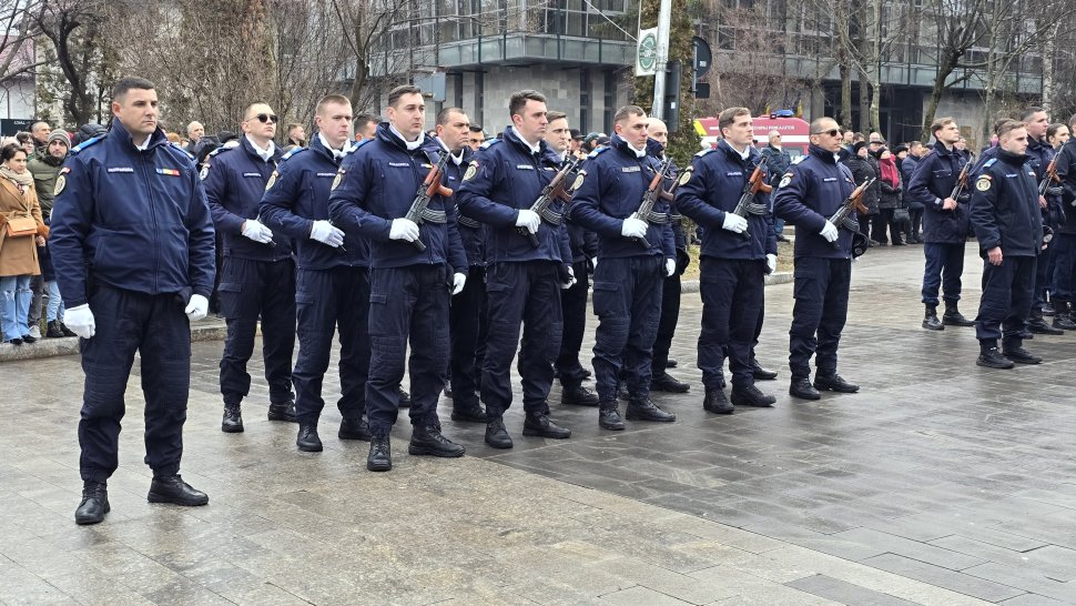 Hora Unirii, în fața statuii lui Alexandru Ioan Cuza din municipiul Suceava 7958