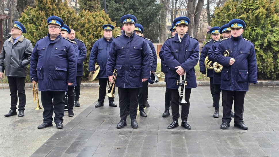 Hora Unirii, în fața statuii lui Alexandru Ioan Cuza din municipiul Suceava 7959