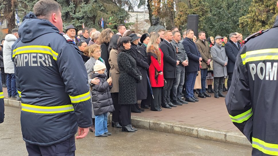 Hora Unirii, în fața statuii lui Alexandru Ioan Cuza din municipiul Suceava 7967