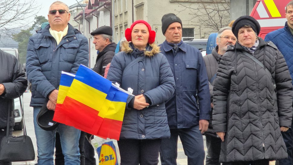 Hora Unirii, în fața statuii lui Alexandru Ioan Cuza din municipiul Suceava 7968