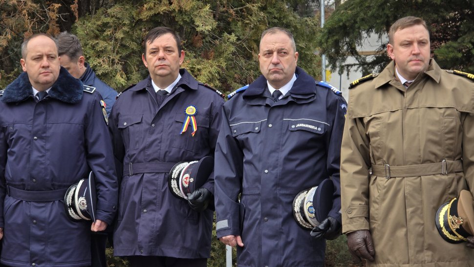 Hora Unirii, în fața statuii lui Alexandru Ioan Cuza din municipiul Suceava 7969