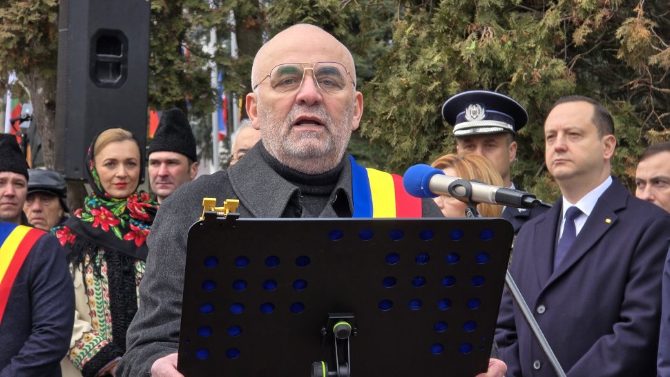 Hora Unirii, în fața statuii lui Alexandru Ioan Cuza din municipiul Suceava 7976