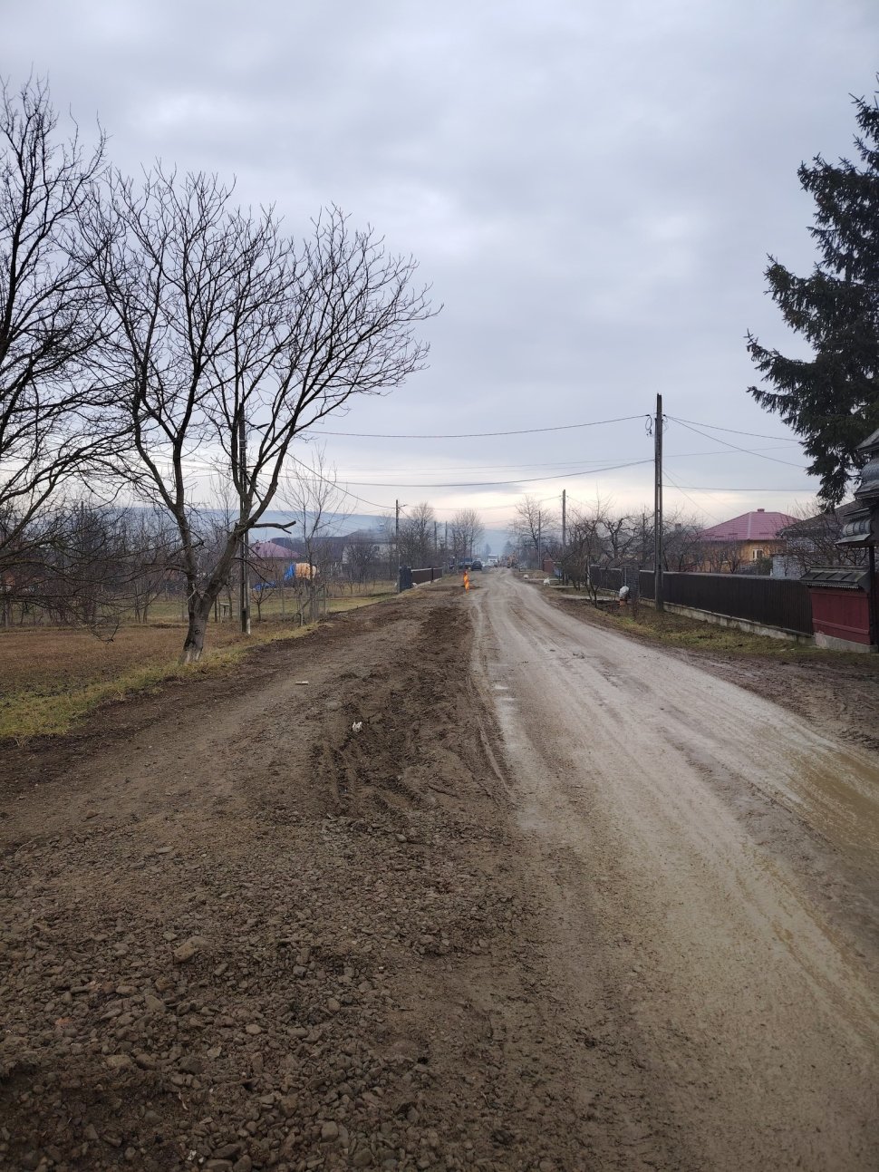 Reprezentanții PSD Dolhasca verifică lucrările la canalizare după sesizările cetățenilor 7985