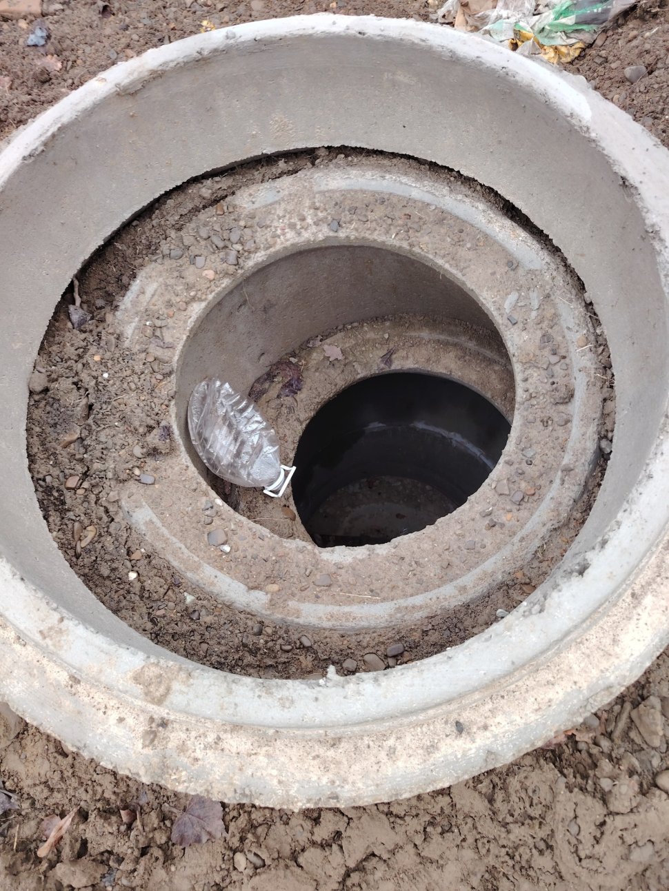 Reprezentanții PSD Dolhasca verifică lucrările la canalizare după sesizările cetățenilor 7986