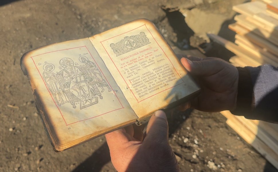 Întâmplare miraculoasă la Ciprian Porumbescu: cartea de rugăciuni a rămas intactă după incendiu 8034