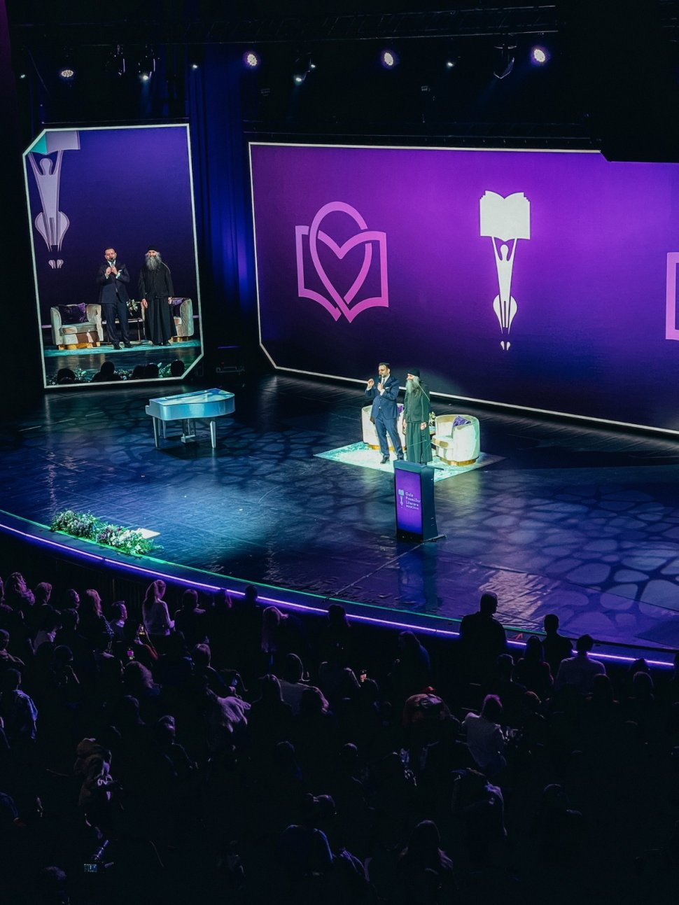 Gala Premiilor Literare Bookzone: Părintele Pimen Vlad, distins pentru contribuția sa în domeniul dezvoltării personale 8066