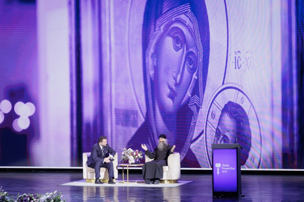 Gala Premiilor Literare Bookzone: Părintele Pimen Vlad, distins pentru contribuția sa în domeniul dezvoltării personale 8071