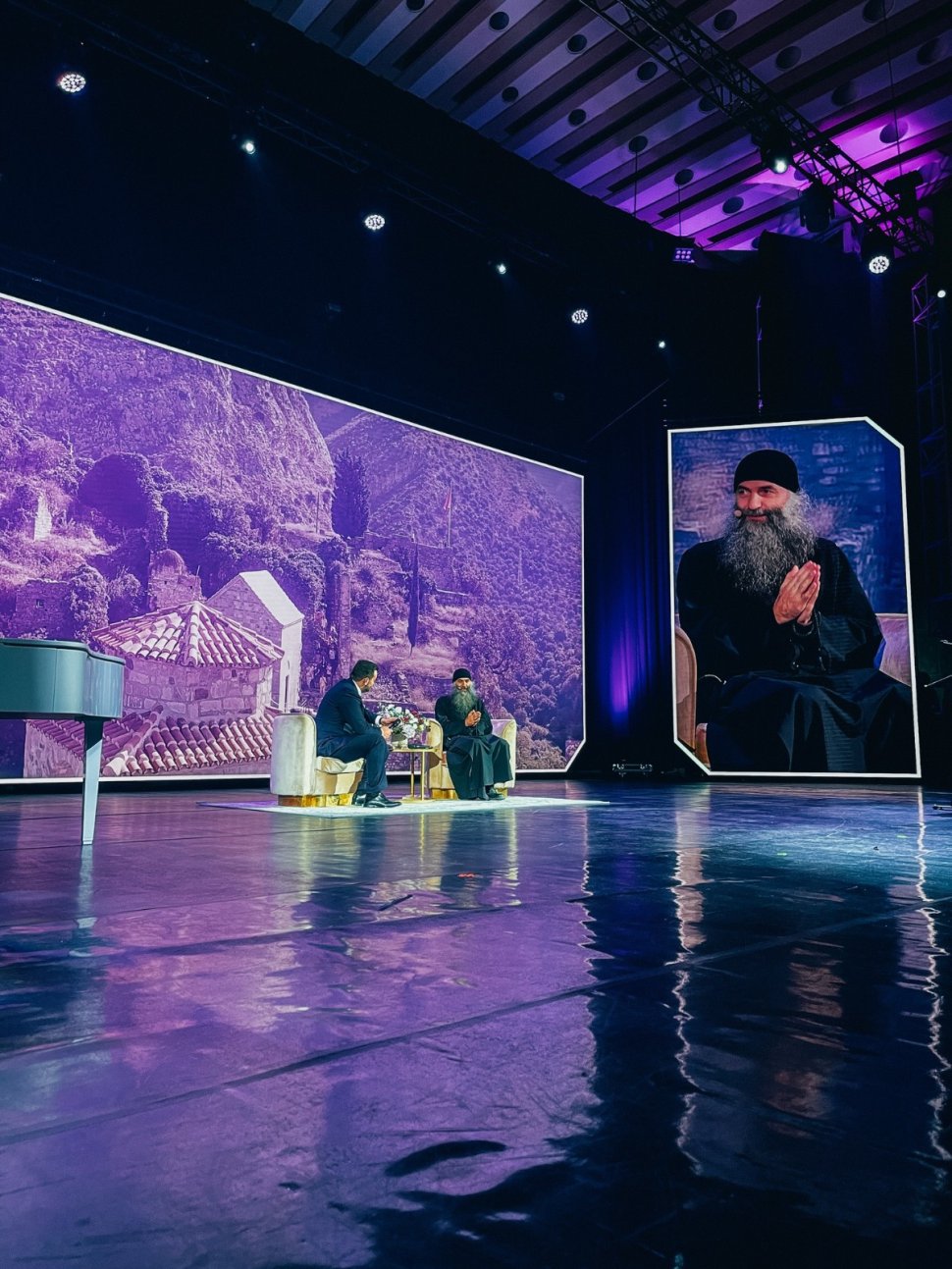 Gala Premiilor Literare Bookzone: Părintele Pimen Vlad, distins pentru contribuția sa în domeniul dezvoltării personale 8072