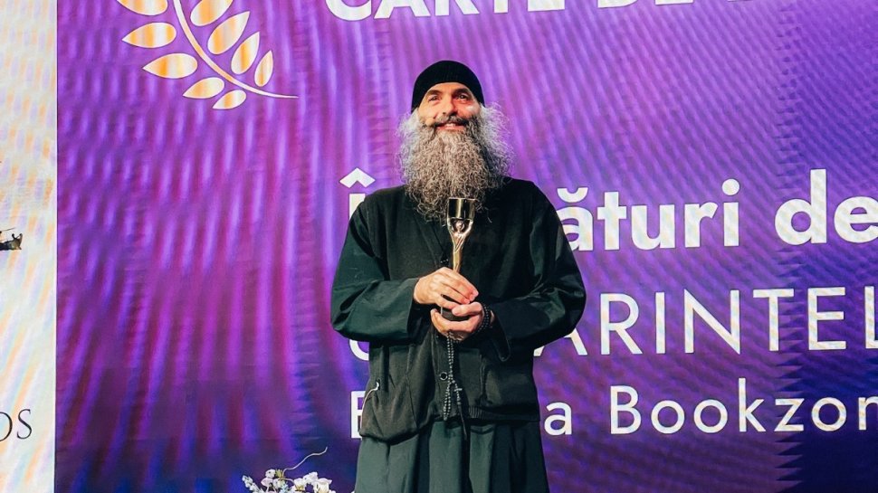 Gala Premiilor Literare Bookzone: Părintele Pimen Vlad, distins pentru contribuția sa în domeniul dezvoltării personale 8075