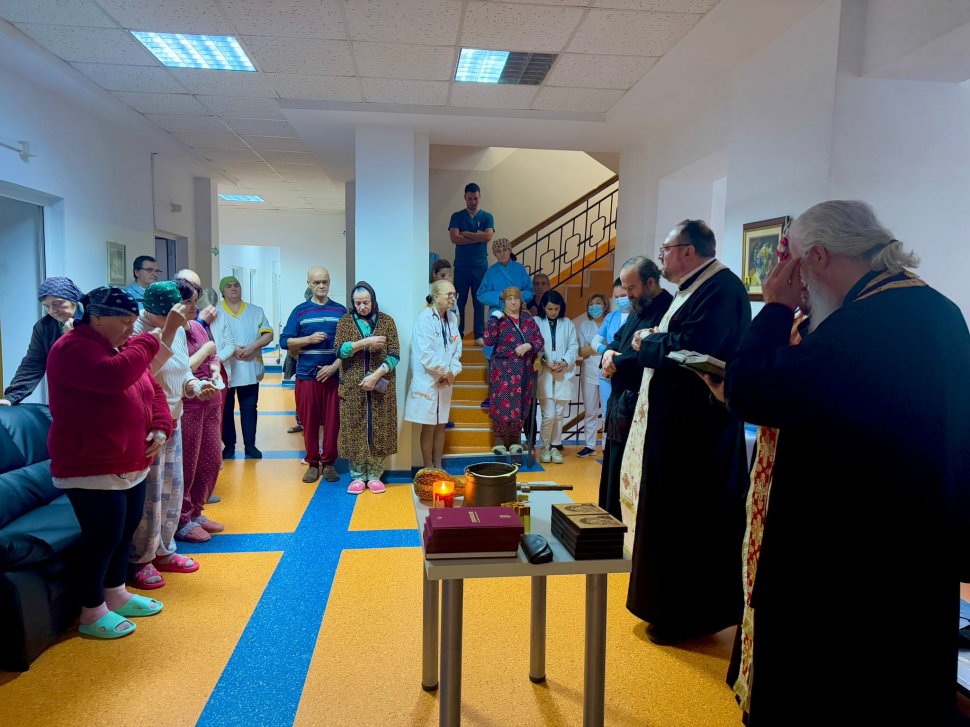 Preoți ai Arhiepiscopiei Sucevei și Rădăuților în vizită la bolnavii de cancer din spitalele din Suceava și Rădăuți 8169