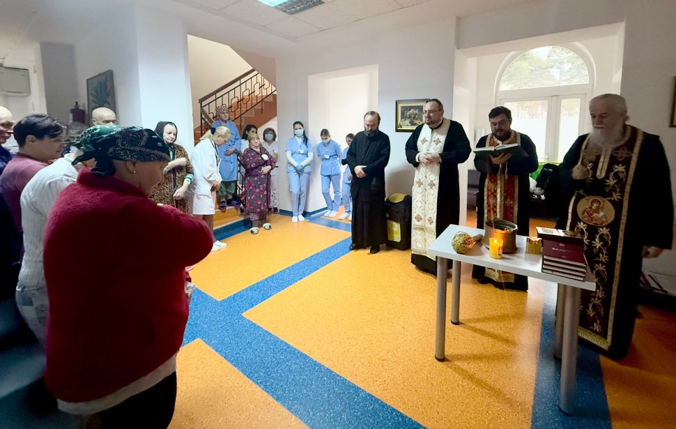 Preoți ai Arhiepiscopiei Sucevei și Rădăuților în vizită la bolnavii de cancer din spitalele din Suceava și Rădăuți 8171