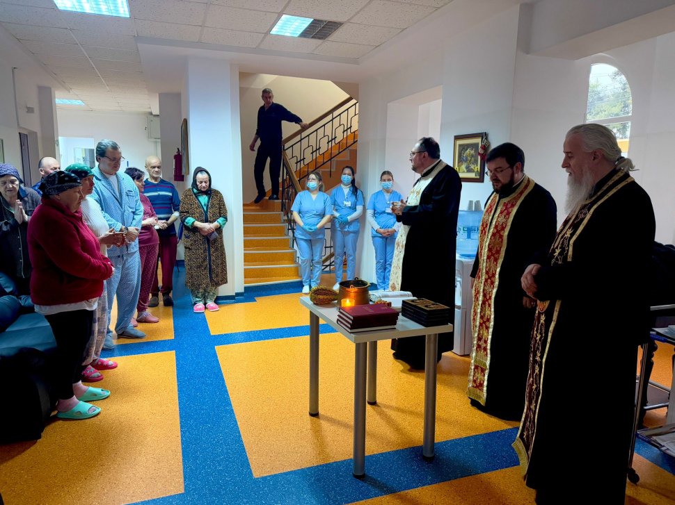 Preoți ai Arhiepiscopiei Sucevei și Rădăuților în vizită la bolnavii de cancer din spitalele din Suceava și Rădăuți 8179
