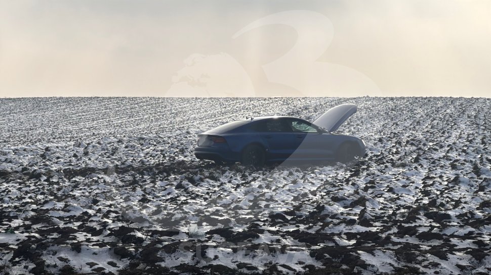 Două autoturisme ajunse pe câmp într-un accident rutier, la Cumpărătura 8285