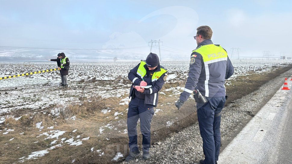 Două autoturisme ajunse pe câmp într-un accident rutier, la Cumpărătura 8286