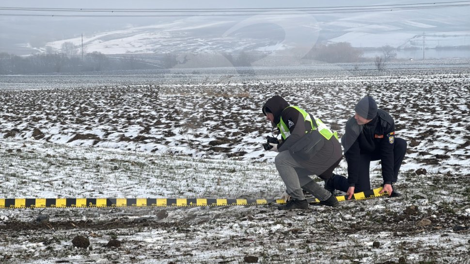 Două autoturisme ajunse pe câmp într-un accident rutier, la Cumpărătura 8288