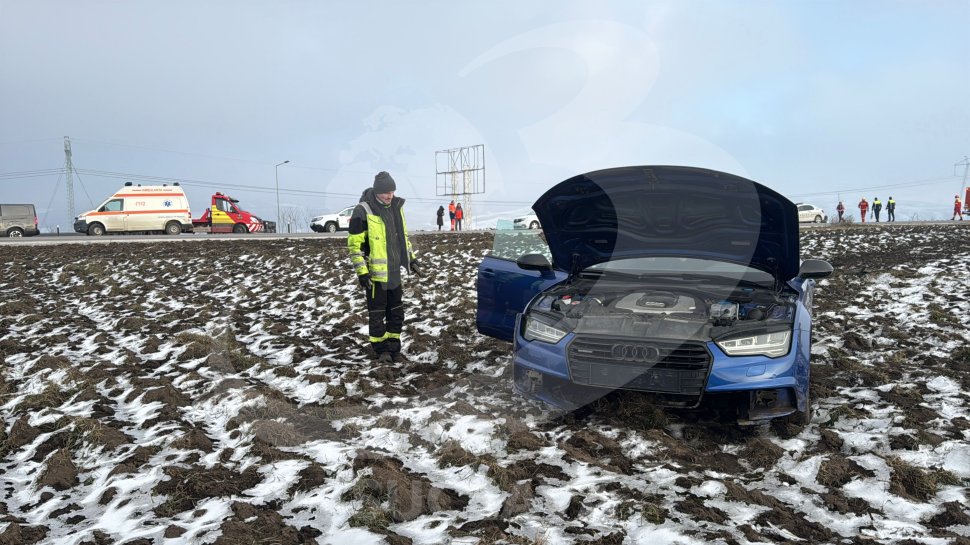 Două autoturisme ajunse pe câmp într-un accident rutier, la Cumpărătura 8289