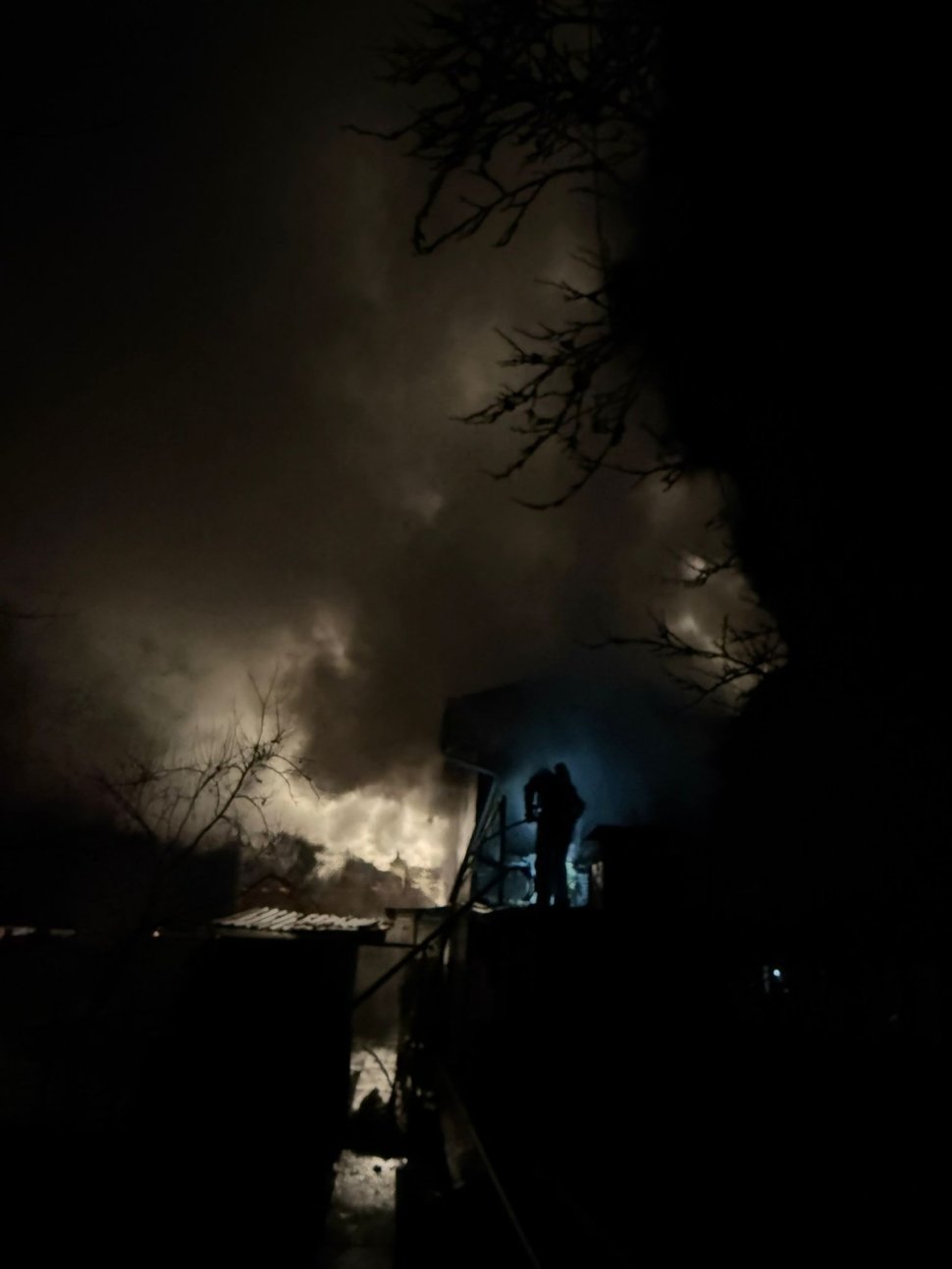 Incendiu puternic în Burdujeni, urmat de avertizare RO-Alert, duminică seară 8266