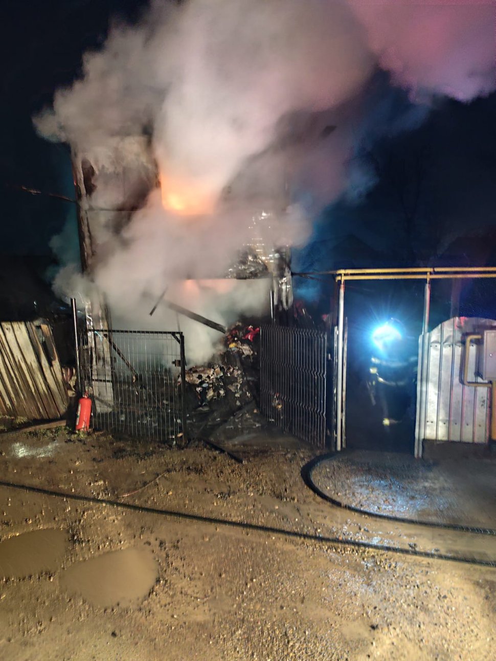 Incendiu puternic în Burdujeni, urmat de avertizare RO-Alert, duminică seară 8268