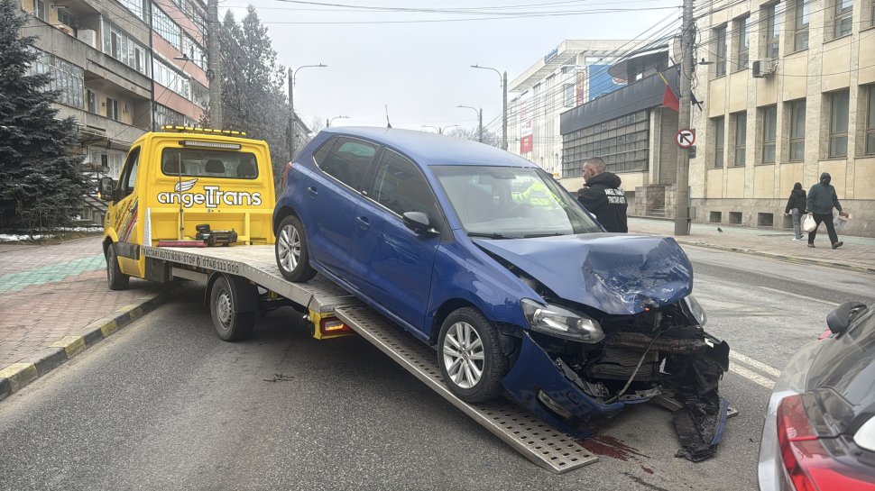 Bulevardul Ana Ipătescu, scena unui nou accident rutier cu două mașini implicate 8296