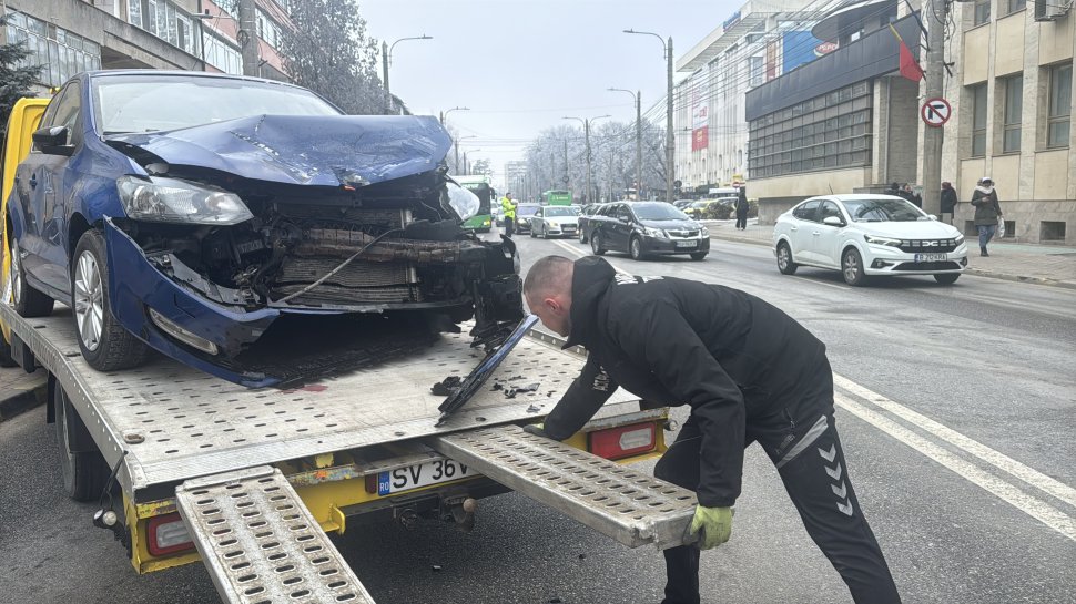 Bulevardul Ana Ipătescu, scena unui nou accident rutier cu două mașini implicate 8298