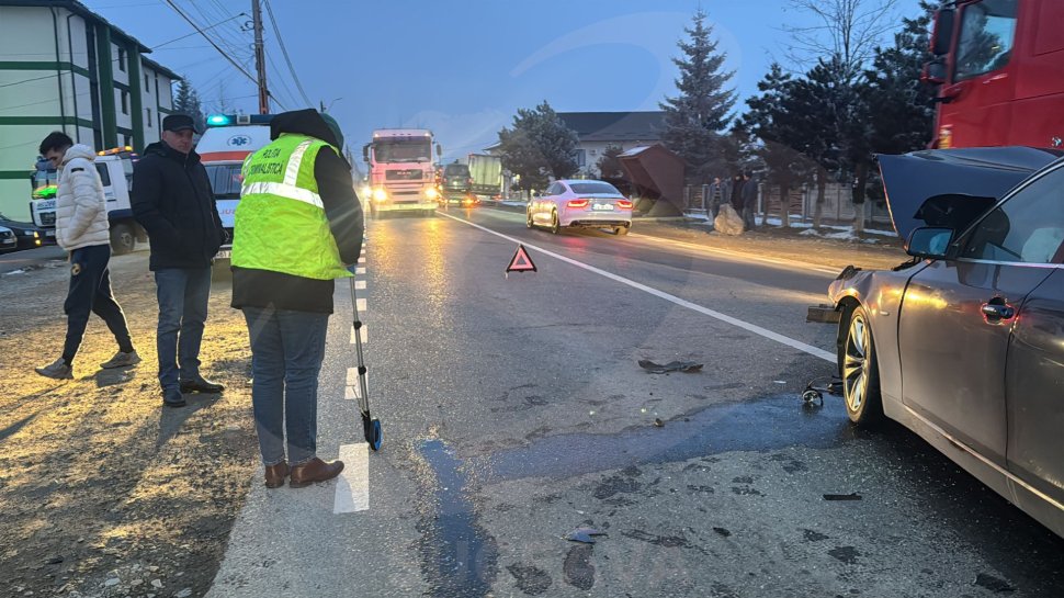 Impact puternic produs între două mașini, într-o intersecție din Cornu Luncii 8316