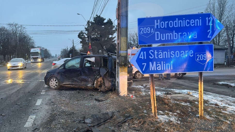 Impact puternic produs între două mașini, într-o intersecție din Cornu Luncii 8317