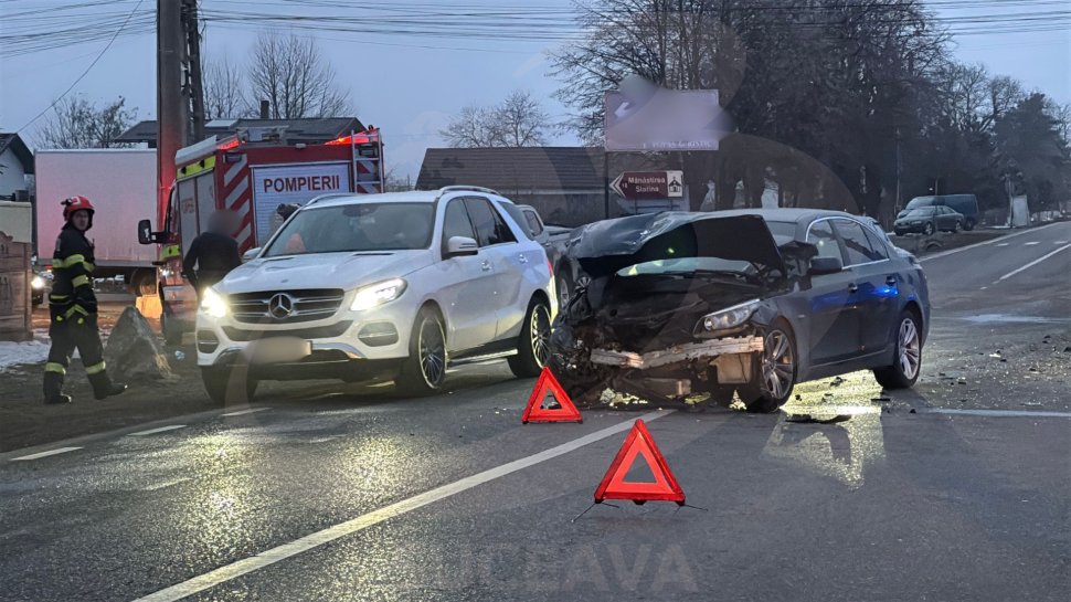 Impact puternic produs între două mașini, într-o intersecție din Cornu Luncii 8318