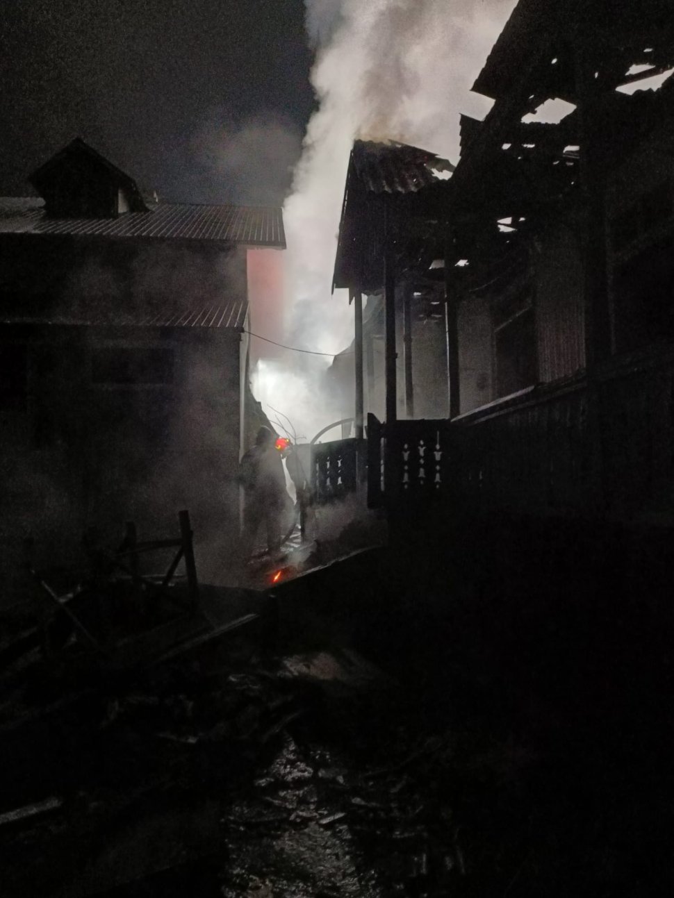 O femeie de 97 de ani a murit în urma unui incendiu devastator, la Preutești 8340