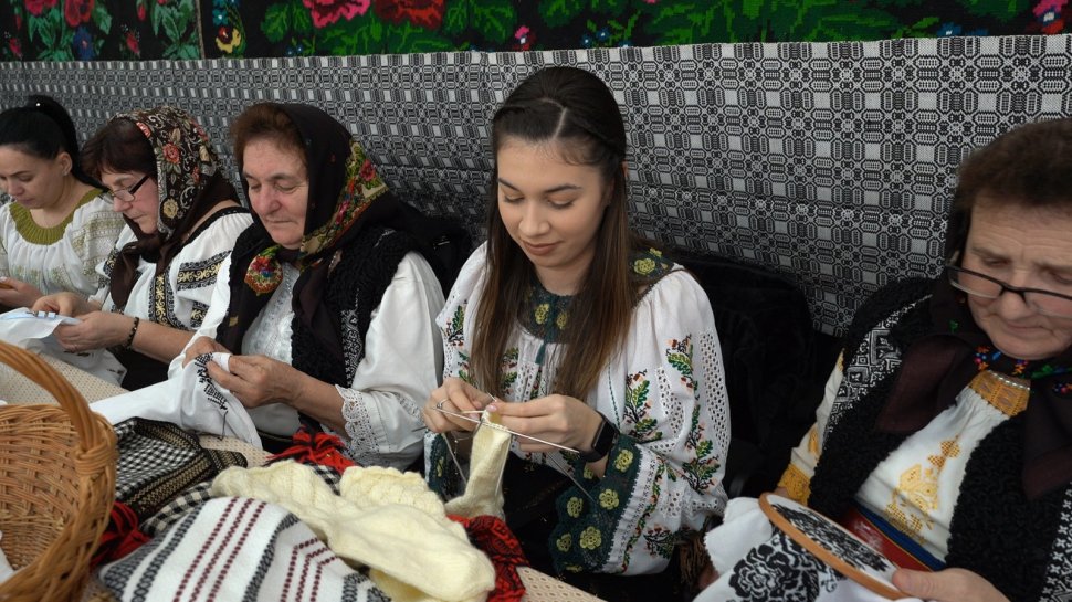 Șezătoarea vicovenilor: fusul toarce, cântecul răsună, tradiția dăinuie! 8358