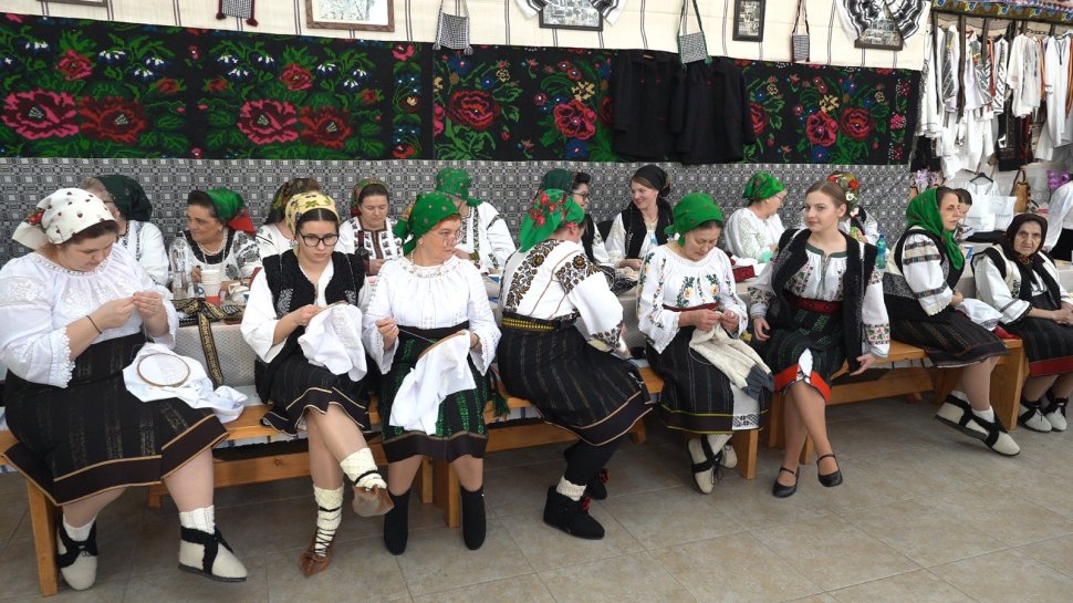 Șezătoarea vicovenilor: fusul toarce, cântecul răsună, tradiția dăinuie! 8363