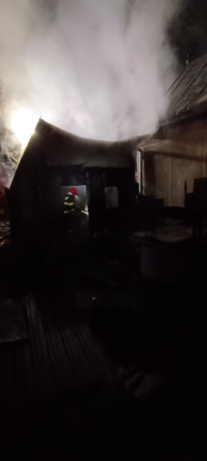 Tragedie la Frătăuții Noi: Bărbat de 91 de ani, carbonizat într-un incendiu 8388