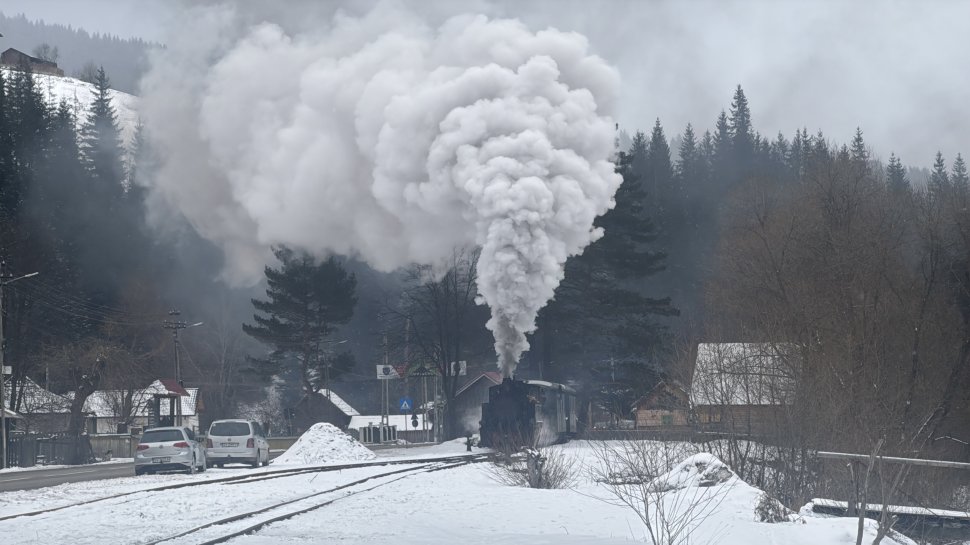 Mocănița de la Moldovița, atracția principală pentru sute de turiști în weekend