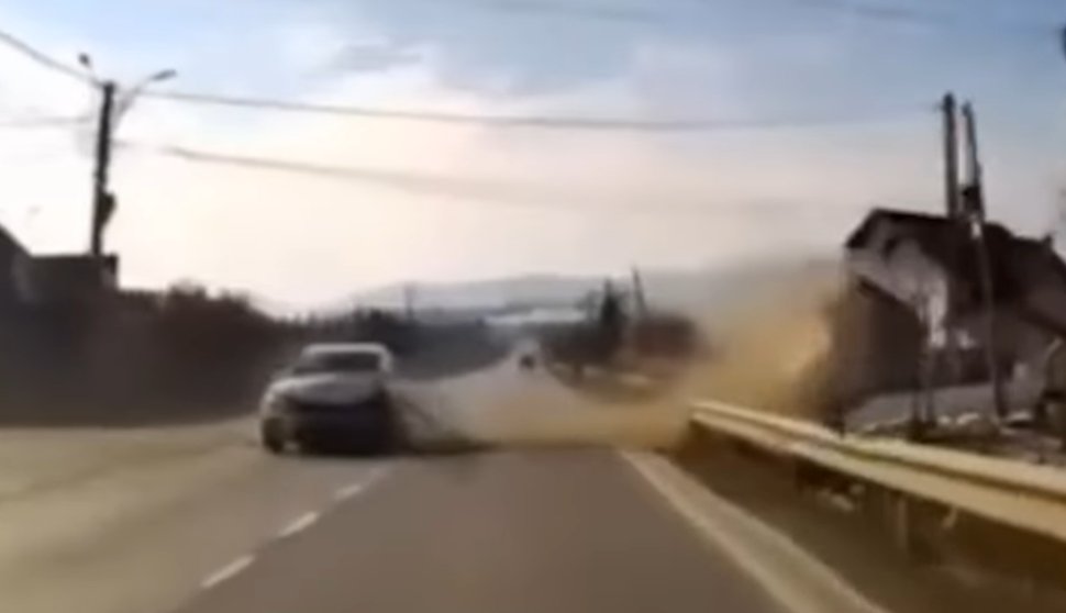 Accident spectaculos produs la Răucești, surprins de o cameră de bord