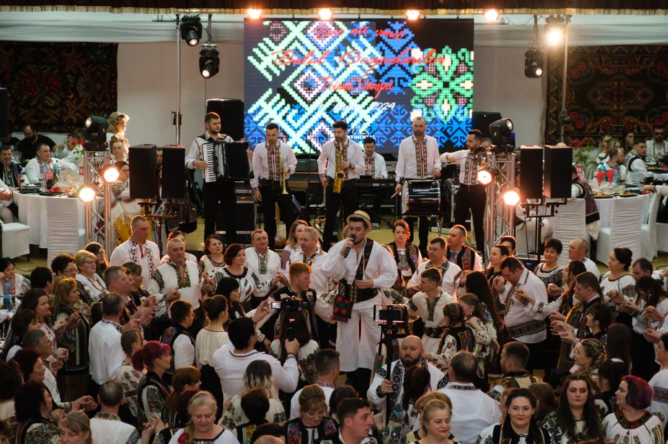 Balul Gospodarilor din Poiana Stampei – O sărbătoare a tradiției și comunității 8536