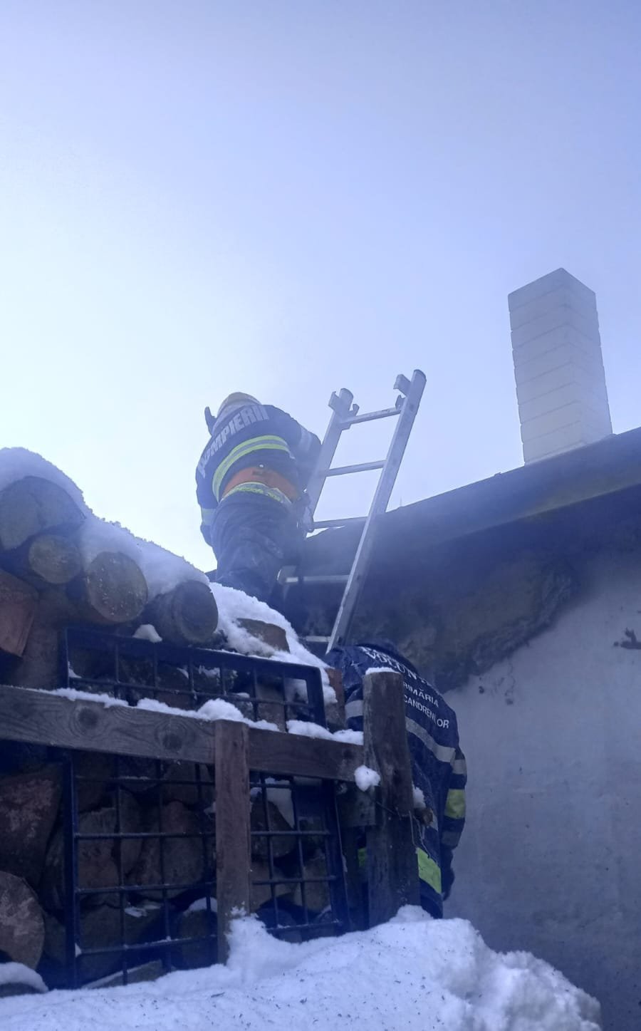 Incendiu la un schit din Poiana Negri 8514