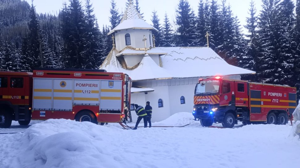 Incendiu la un schit din Poiana Negri 8520