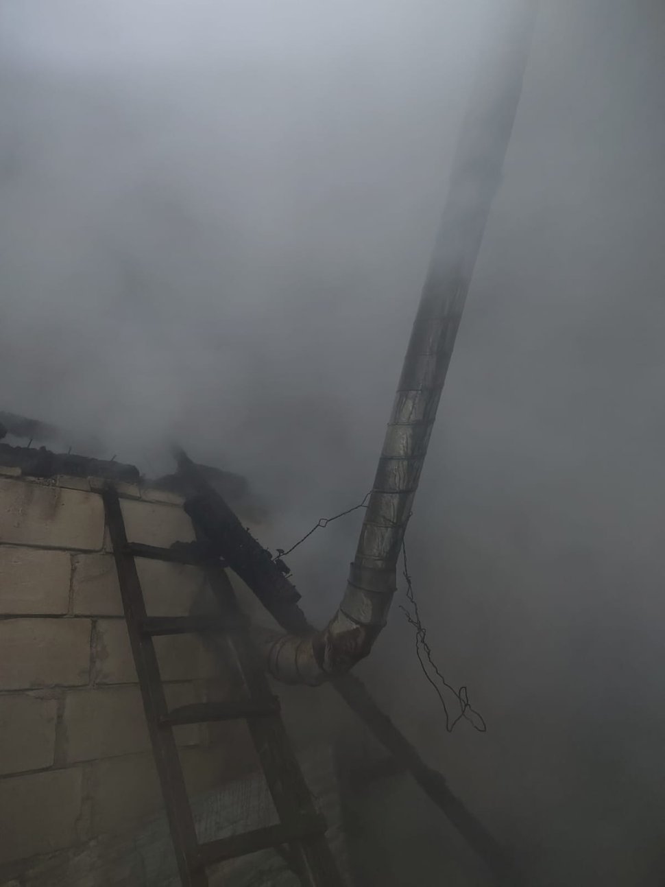 Incendiu devastator la o locuință din Neagra Șarului 8577