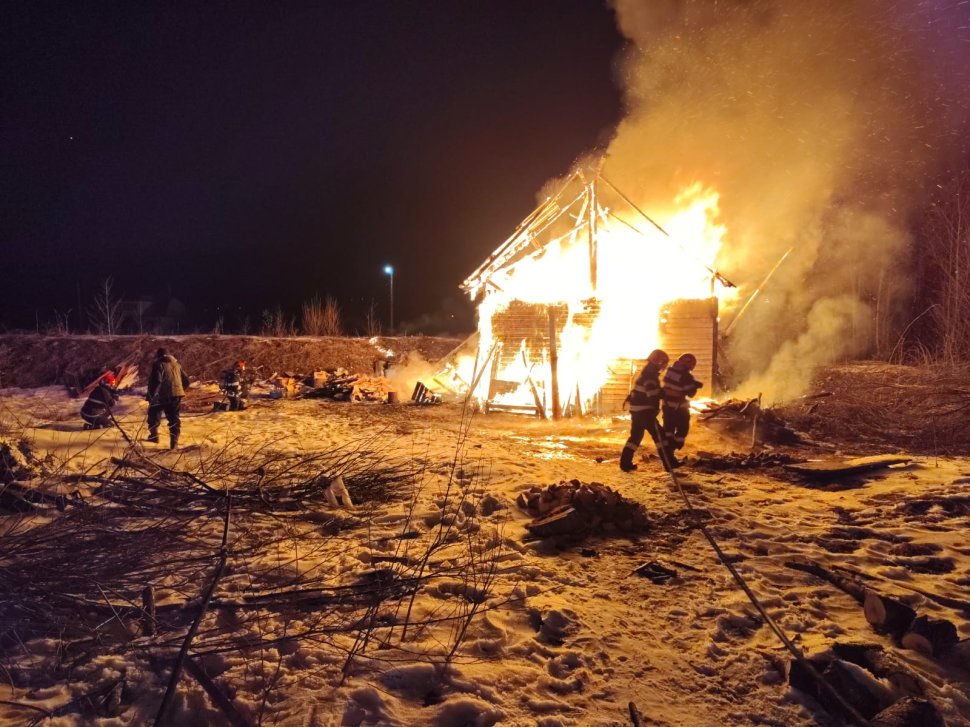 Incendiu devastator la o locuință din Neagra Șarului 8579