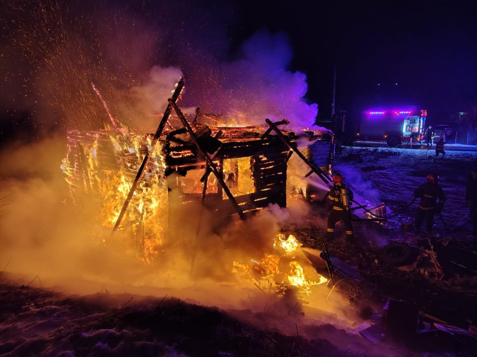 Incendiu devastator la o locuință din Neagra Șarului 8582