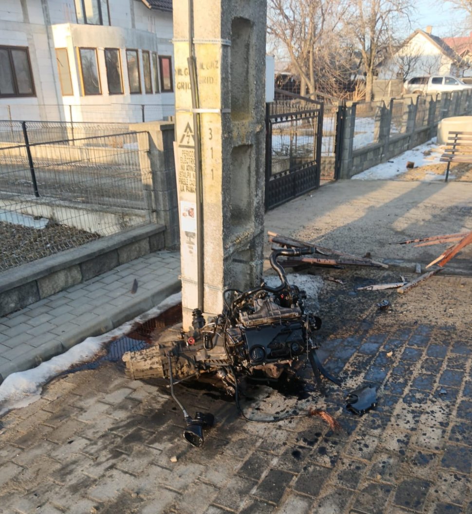 Șofer transportat la spital, mașină distrusă într-un accident la Vicovu de Sus 8610