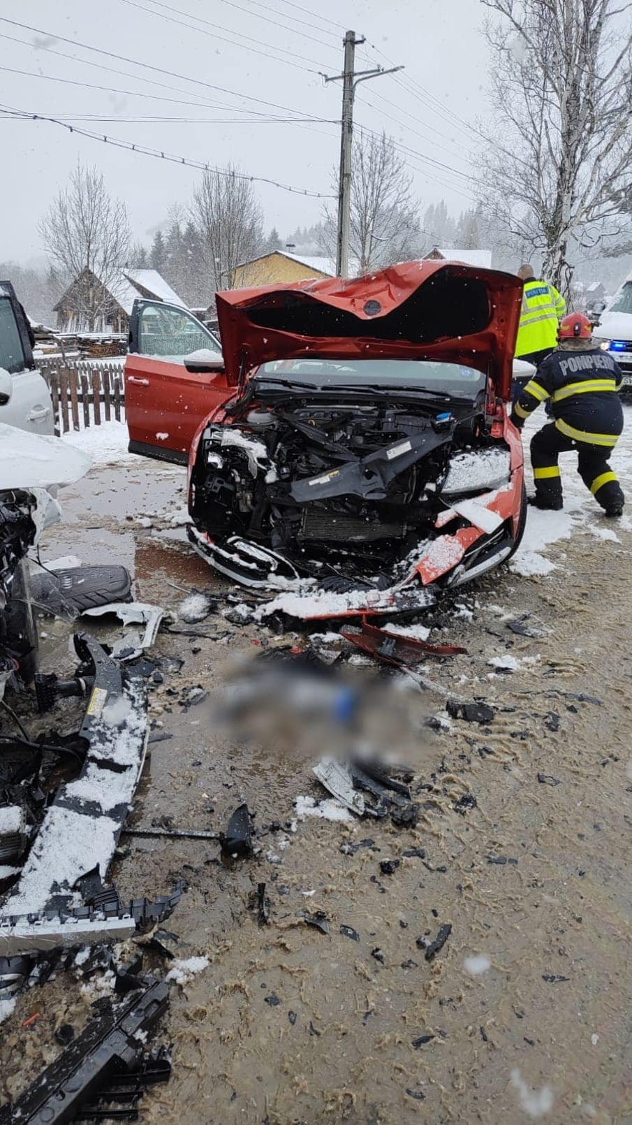Șase persoane au fost implicate într-un accident cu două autoturisme, la Șaru Dornei 8829